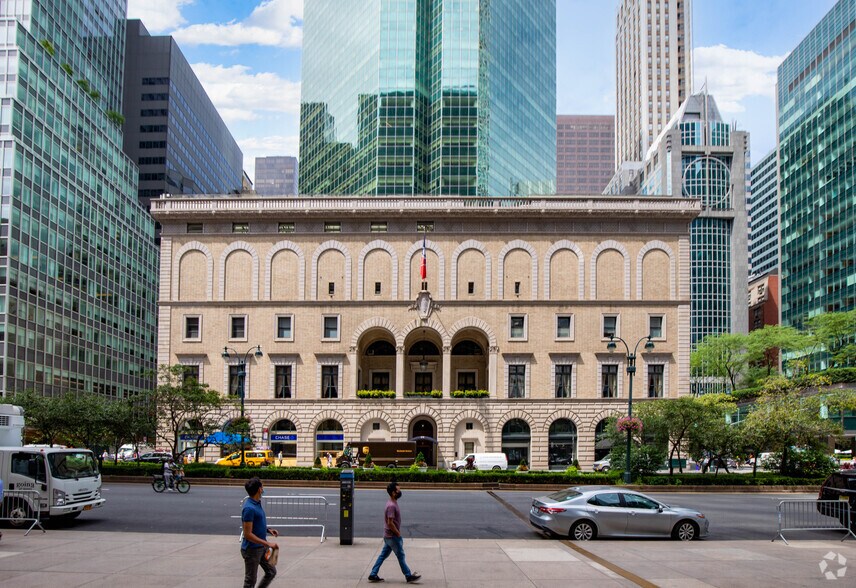 364 Park Ave, New York, NY à louer - Photo du bâtiment - Image 3 de 3