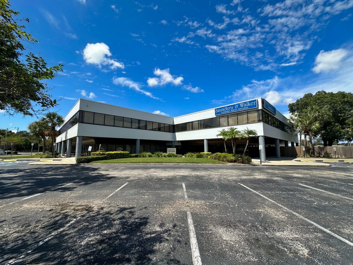 3491 Gandy Blvd, Pinellas Park, FL à louer Photo du bâtiment- Image 1 de 7