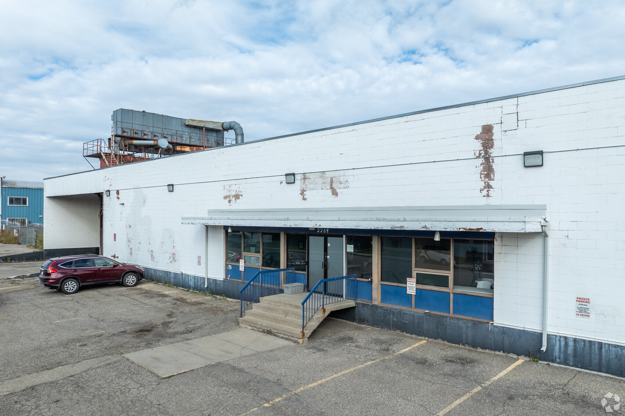 2264 48th St SE, Calgary, AB for sale Primary Photo- Image 1 of 1