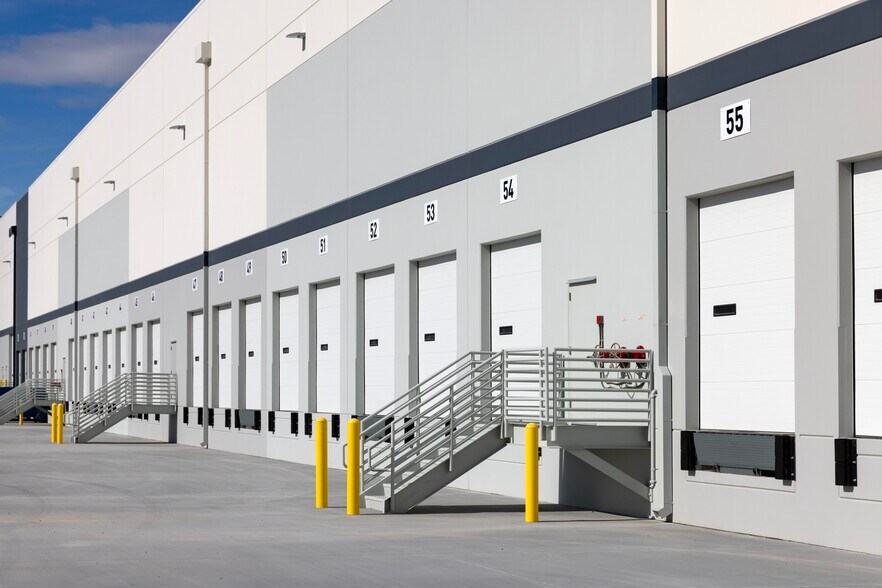 6050 N Hollywood Blvd, Las Vegas, NV à louer - Photo du bâtiment - Image 2 de 4