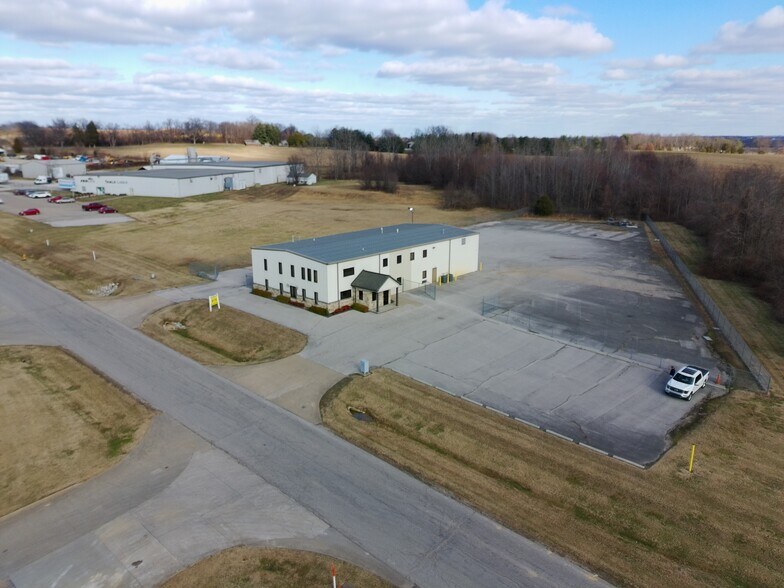 10105 Hedden Rd, Evansville, IN à louer - Photo du bâtiment - Image 2 de 27