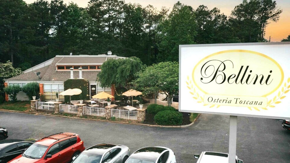 70 W Crossville Rd, Roswell, GA à vendre - Photo du bâtiment - Image 2 de 8