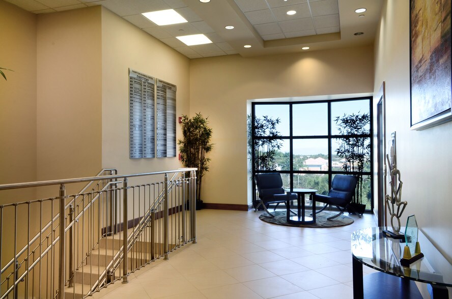15800-15880 Pines Blvd, Pembroke Pines, FL à louer - Hall d’entrée - Image 2 de 14