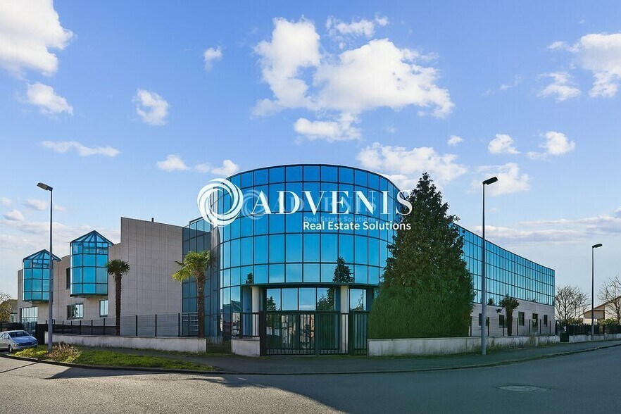 Office in Champigny-sur-Marne for lease - Building Photo - Image 1 of 12