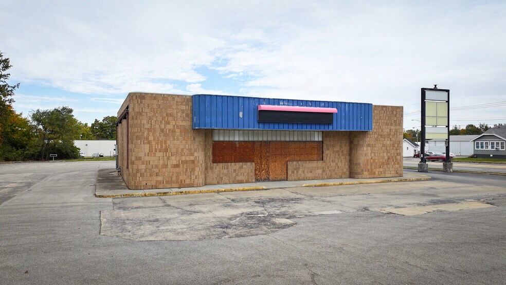 2215 N Oakland Ave, Decatur, IL for sale - Building Photo - Image 2 of 9