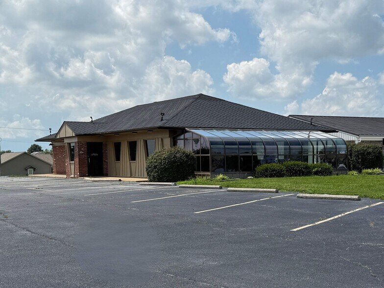 1801 N Market St, Sparta, IL à vendre - Photo du bâtiment - Image 3 de 24