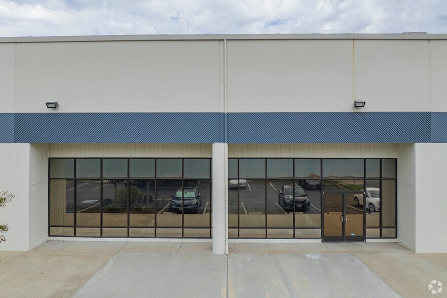 2615 Boeing Way, Stockton, CA for lease - Building Photo - Image 3 of 9