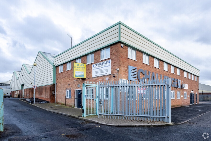 Park Ln, Wolverhampton à louer - Photo du bâtiment - Image 1 de 11
