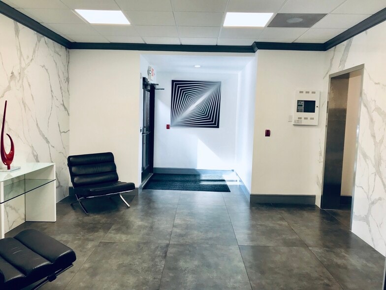 8660 W Flagler St, Miami, FL à louer - Photo du bâtiment - Image 1 de 5