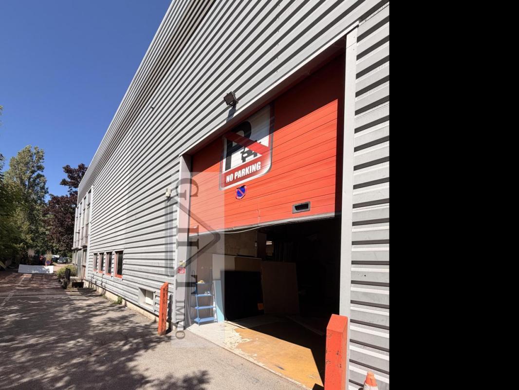 Industrial in Chilly-Mazarin for sale Building Photo- Image 1 of 11