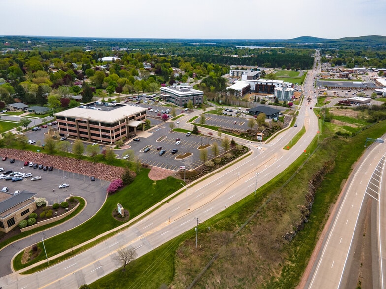 327 N 17th Ave, Wausau, WI for lease - Building Photo - Image 3 of 16