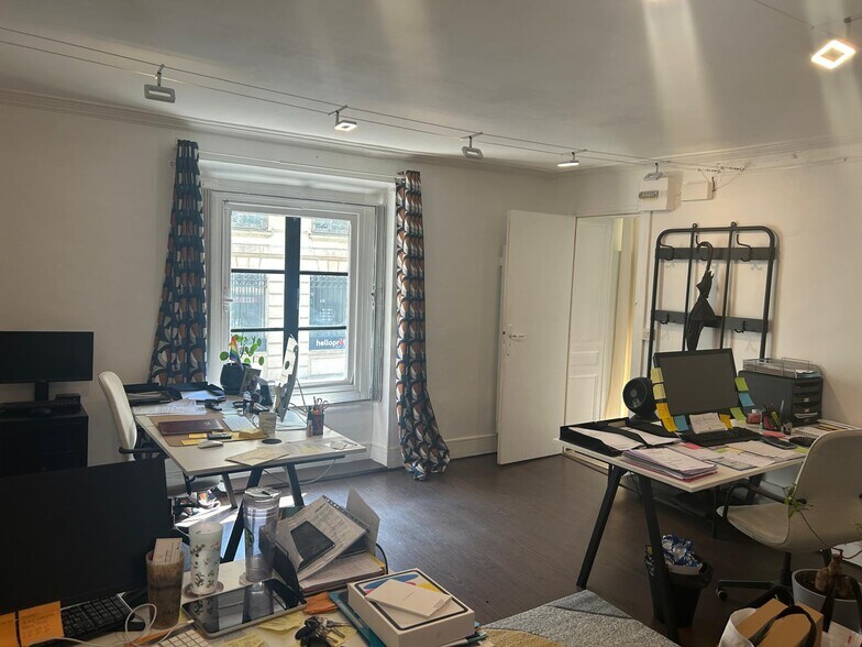 Immeuble residentiel dans Paris à vendre - Photo du bâtiment - Image 2 de 10
