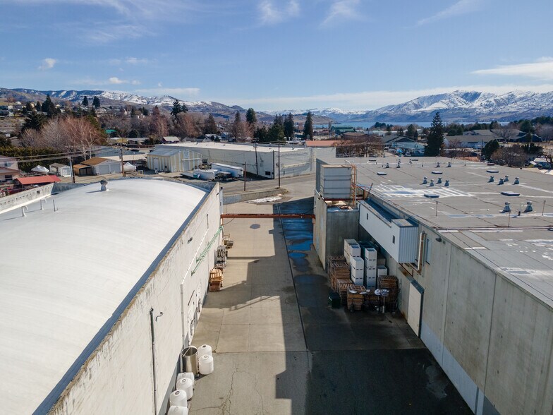 135 Wapato Way, Manson, WA for sale - Building Photo - Image 2 of 13