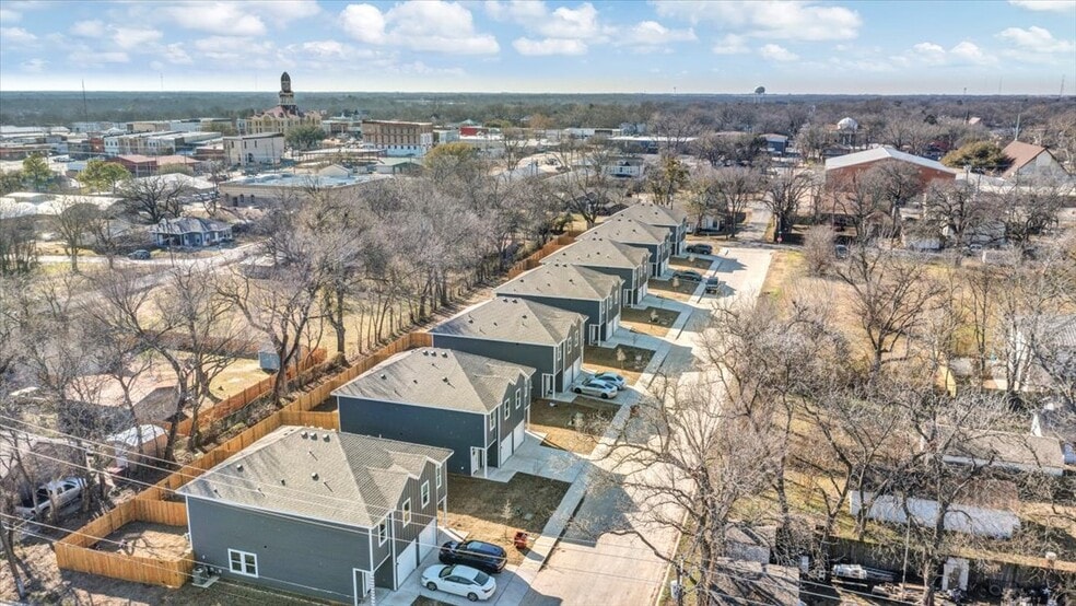 400-414 E 7th St, Bonham, TX for sale - Building Photo - Image 2 of 45