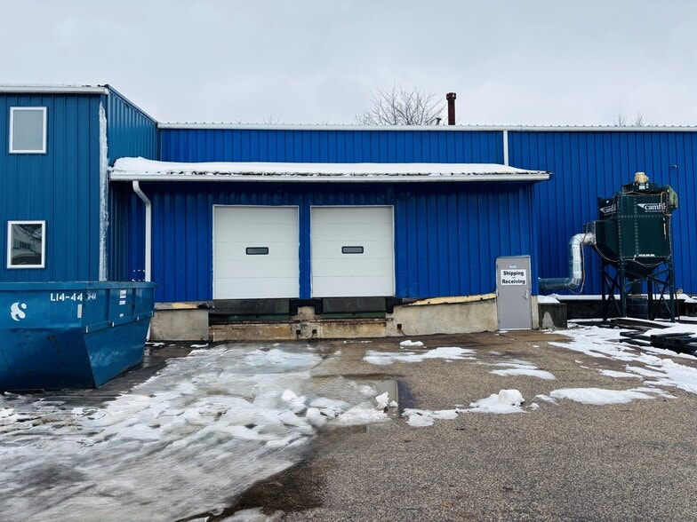 100 E Industrial Dr, Cromwell, IN à vendre - Photo du bâtiment - Image 2 de 7