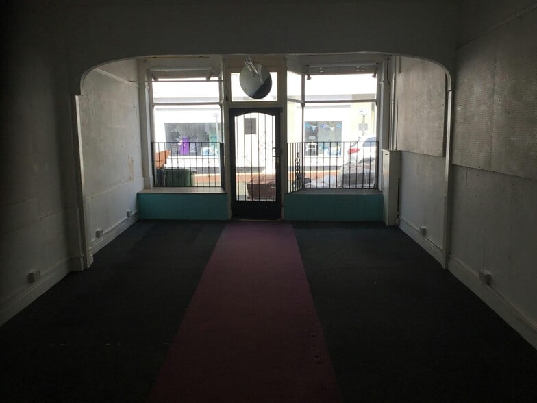 32 High St, Seaford à louer - Photo du bâtiment - Image 2 de 4