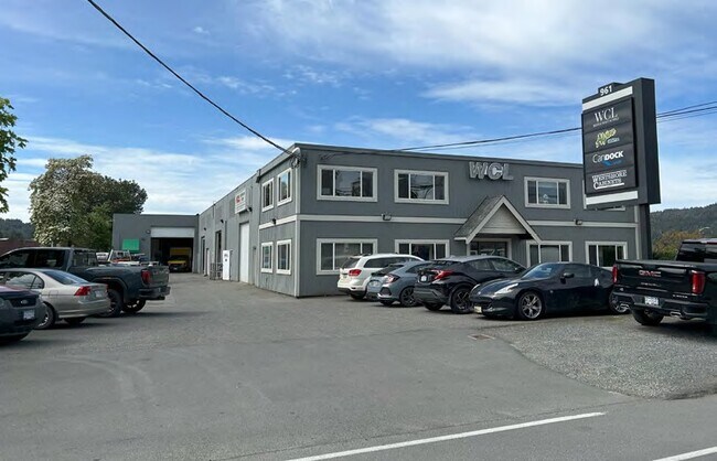 Plus de détails pour 961 Dunford Ave, Langford, BC - Industriel à vendre
