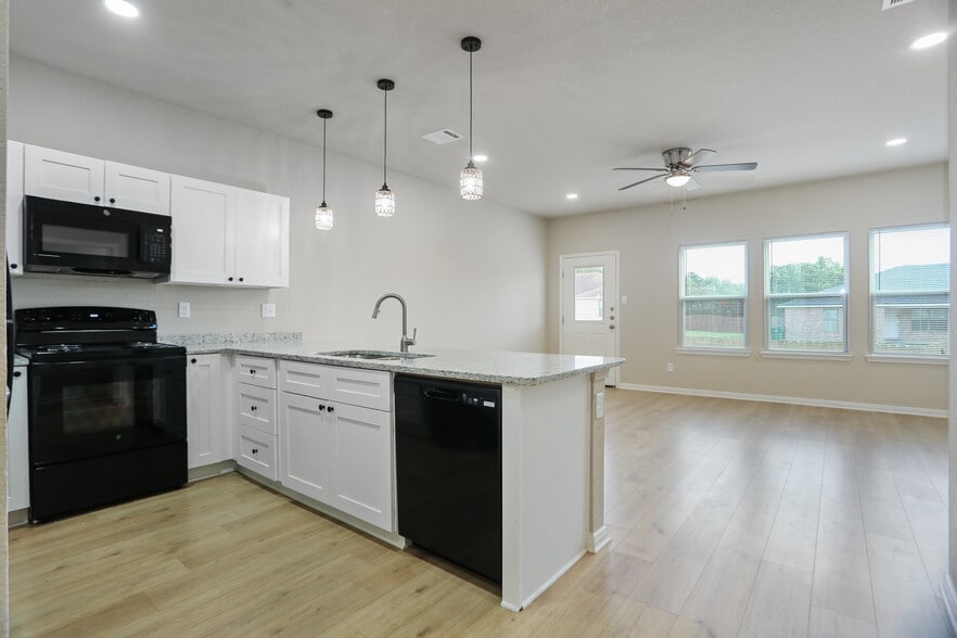 7210 John Palmer Dr, San Antonio, TX for sale - Building Photo - Image 3 of 16