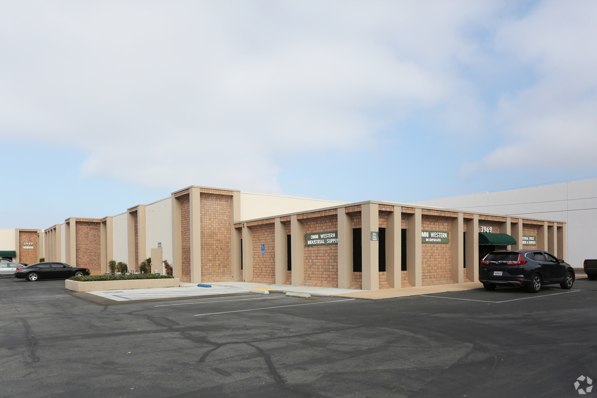 3911-3921 E La Palma Ave, Anaheim, CA for lease Primary Photo- Image 1 of 13