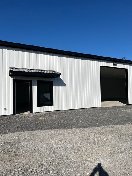 8,18 Juneau Ln, Morgantown, WV à louer - Photo du bâtiment - Image 3 de 16