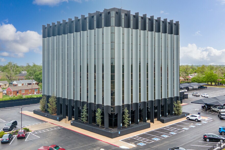 5350 S Western Ave, Oklahoma City, OK à louer - Photo du bâtiment - Image 2 de 7