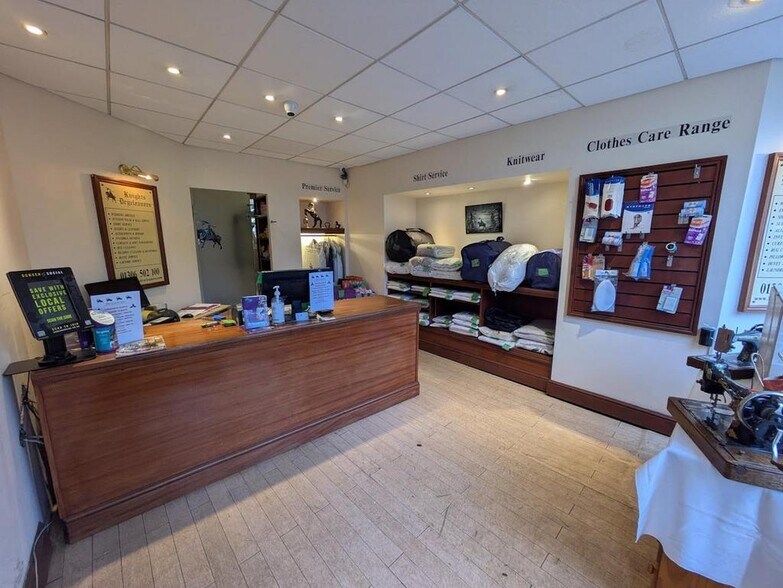 208 High St, Dorking à vendre - Photo du bâtiment - Image 3 de 14
