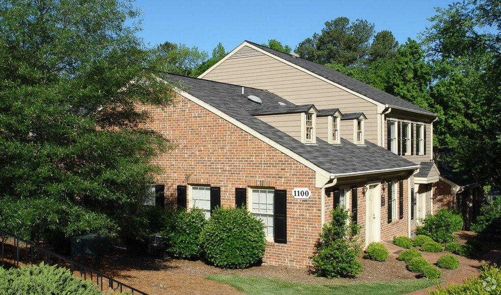 1829 E Franklin St, Chapel Hill, NC à vendre - Photo principale - Image 1 de 1