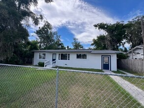 134 NW Burk St, Lake City, FL à louer Photo intérieure- Image 2 de 12