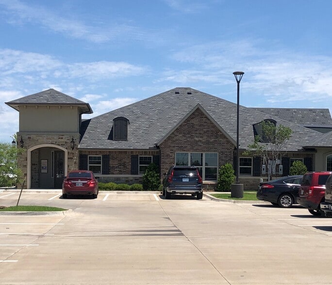 3401 W Rock Creek Rd, Norman, OK à louer - Photo du bâtiment - Image 1 de 11