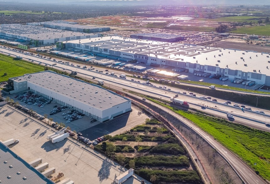 12087 Landon Dr, Jurupa Valley, CA for lease - Building Photo - Image 2 of 3