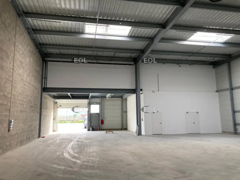 Flex in Créteil for lease - Interior Photo - Image 2 of 8