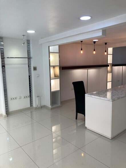 Retail in Elche, Alicante for sale - Interior Photo - Image 3 of 12