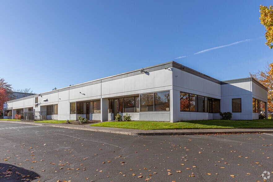 6135 NE 80th Ave, Portland, OR à louer - Photo du bâtiment - Image 2 de 6