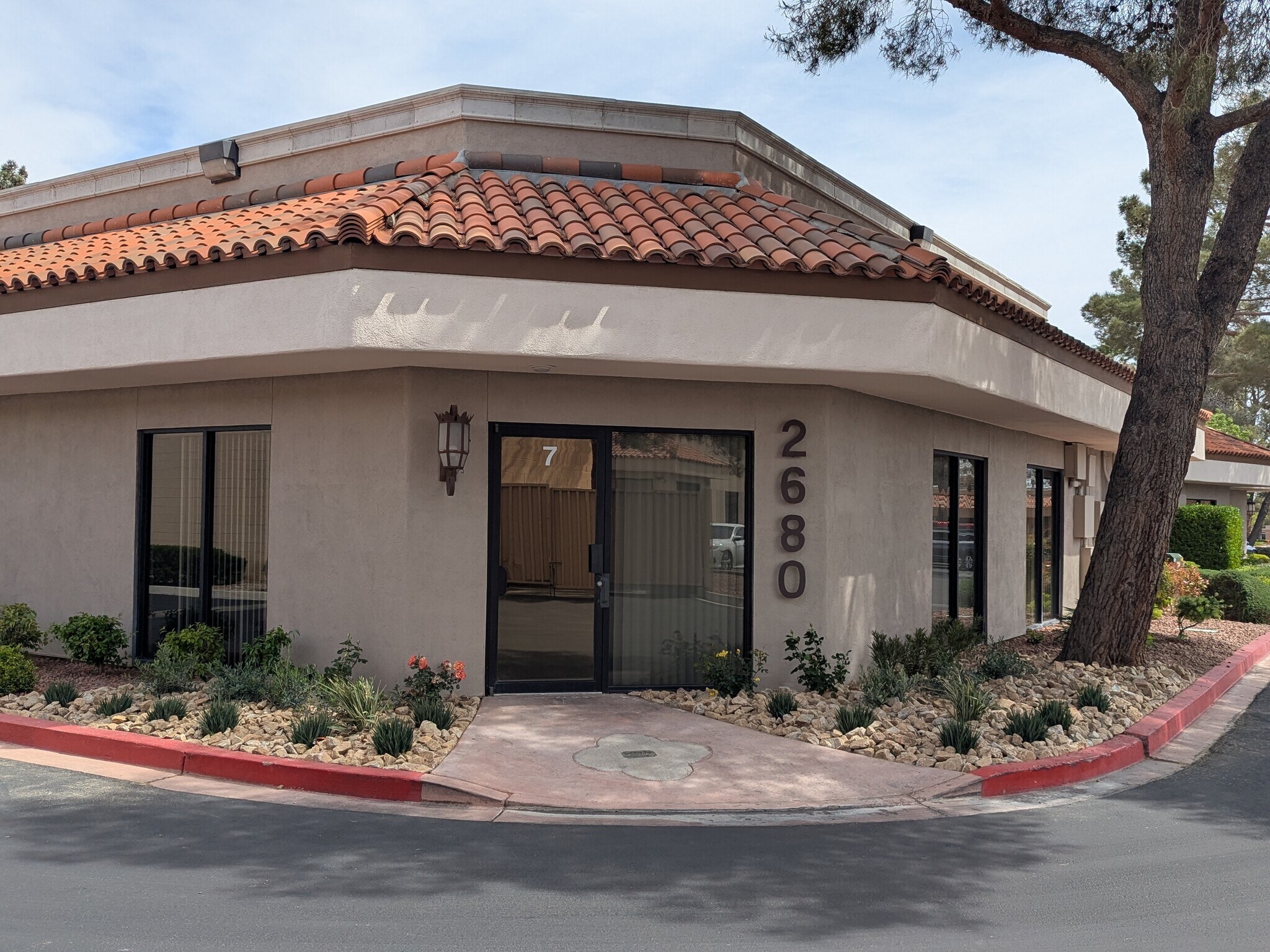 2680 Chandler Ave, Las Vegas, NV for lease Building Photo- Image 1 of 6