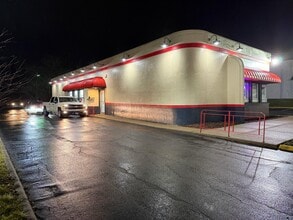 4837 Mahoning Ave, Youngstown, OH à louer Photo du bâtiment- Image 1 de 6