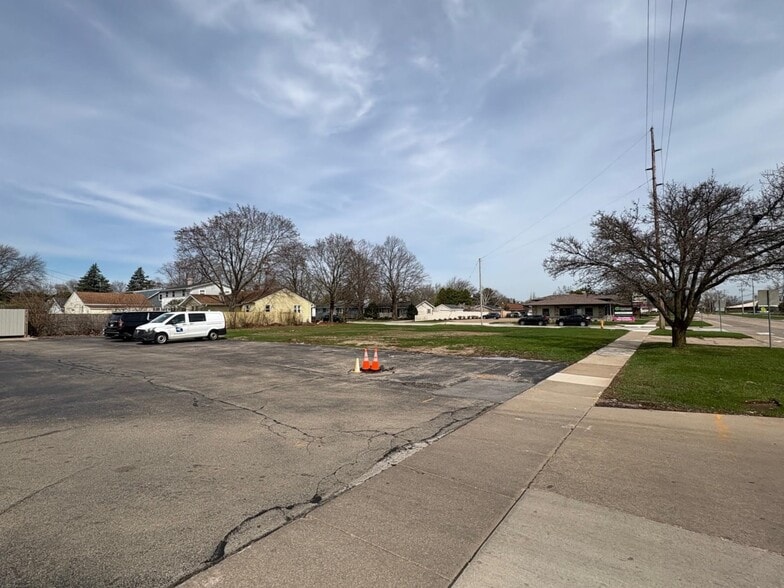 123 N Sawyer St, Oshkosh, WI à vendre - Photo du bâtiment - Image 3 de 5