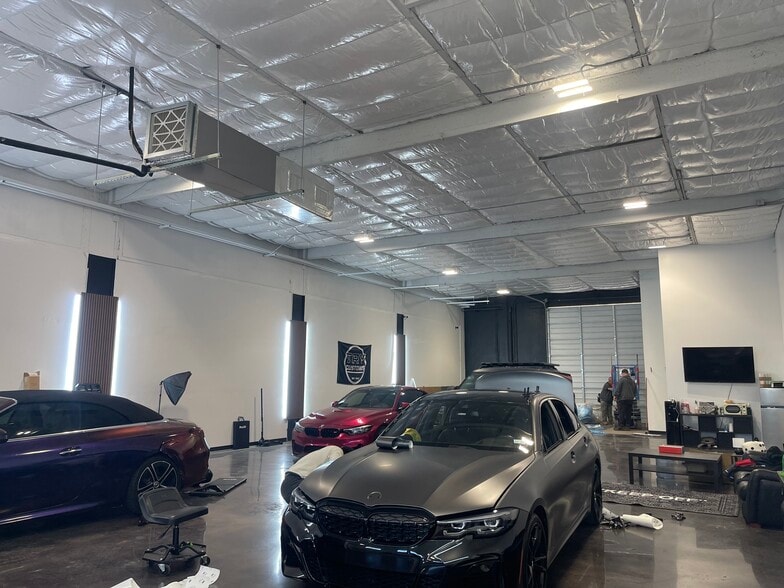 11110 Bluff Bend Dr, Austin, TX à vendre - Photo du bâtiment - Image 2 de 18