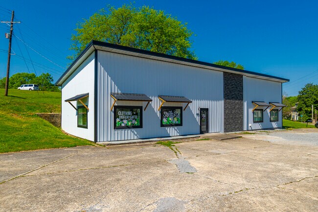 More details for 806 Washington St W, Fayetteville, TN - Retail for Sale
