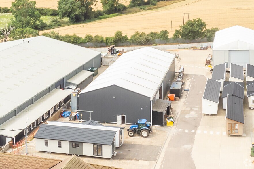 18-20 Bradfield Rd portfolio of 2 properties for sale on LoopNet.ca - Primary Photo - Image 1 of 5