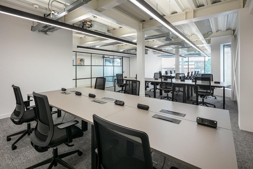 1 Armoury Way, Londres à louer - Photo du bâtiment - Image 3 de 7