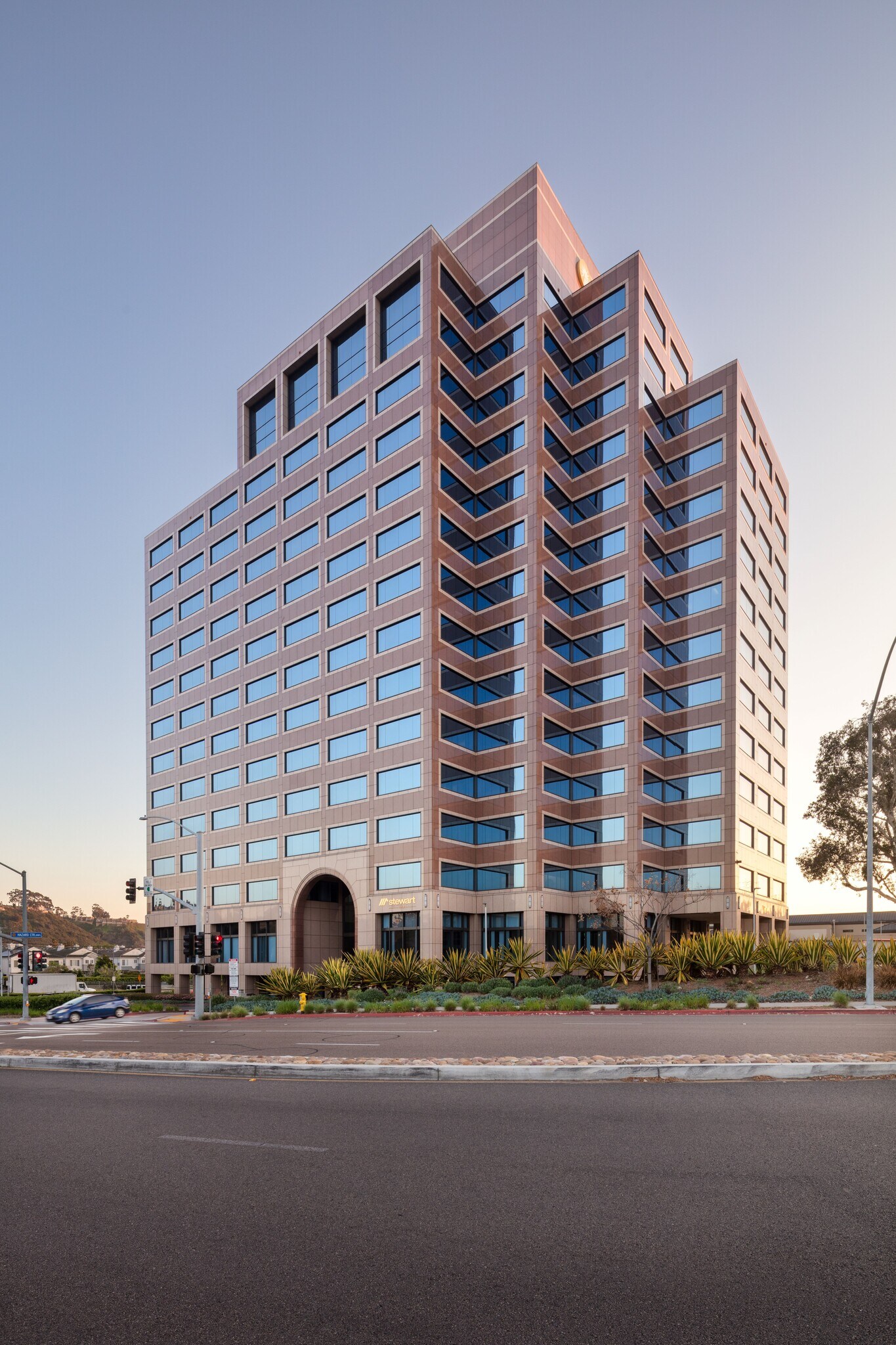 7676 Hazard Center Dr, San Diego, CA à louer Photo principale- Image 1 de 13