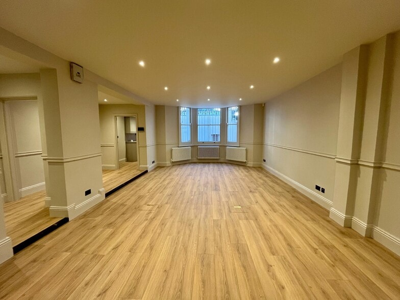 27 Emperors Gate, London for lease - Interior Photo - Image 2 of 7