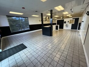 9 Cedar Swamp Rd, Smithfield, RI for lease Interior Photo- Image 2 of 4