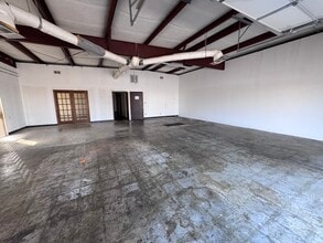 10828 E Newton St, Tulsa, OK for lease Interior Photo- Image 2 of 24