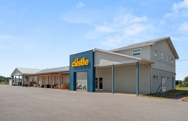 Plus de détails pour 1054 Gillan Rd, Renfrew, ON - Commerce de détail à vendre