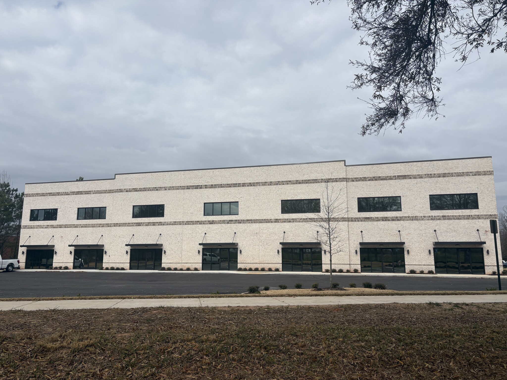 4105 Commerce Street, Flowery Branch, GA for lease Interior Photo- Image 1 of 19