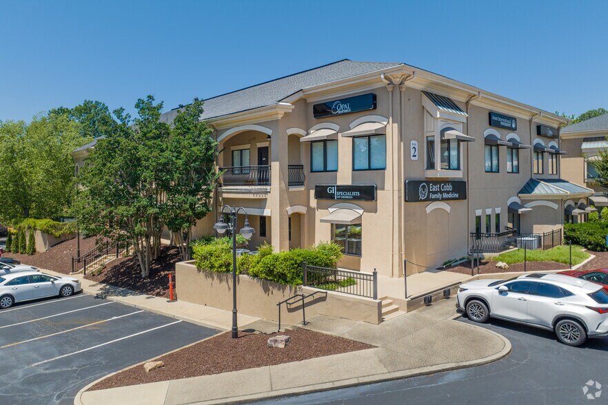 1121 Johnson Ferry Rd, Marietta, GA à louer - Photo du bâtiment - Image 1 de 16