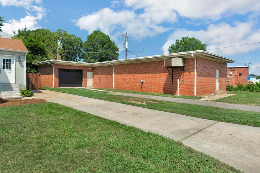 110 W College St, Stanley, NC à vendre - Photo principale - Image 1 de 1