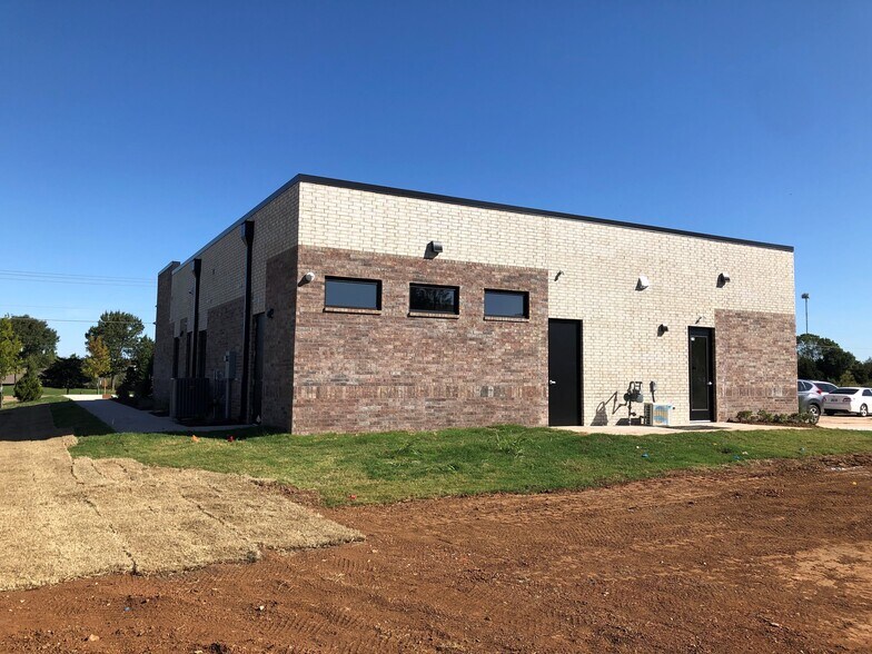 W Covell Rd, Edmond, OK à vendre - Photo du bâtiment - Image 3 de 8