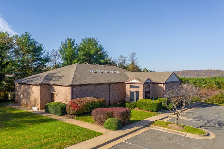 555 Hospital Dr, Warrenton, VA à vendre - Photo du bâtiment - Image 1 de 27